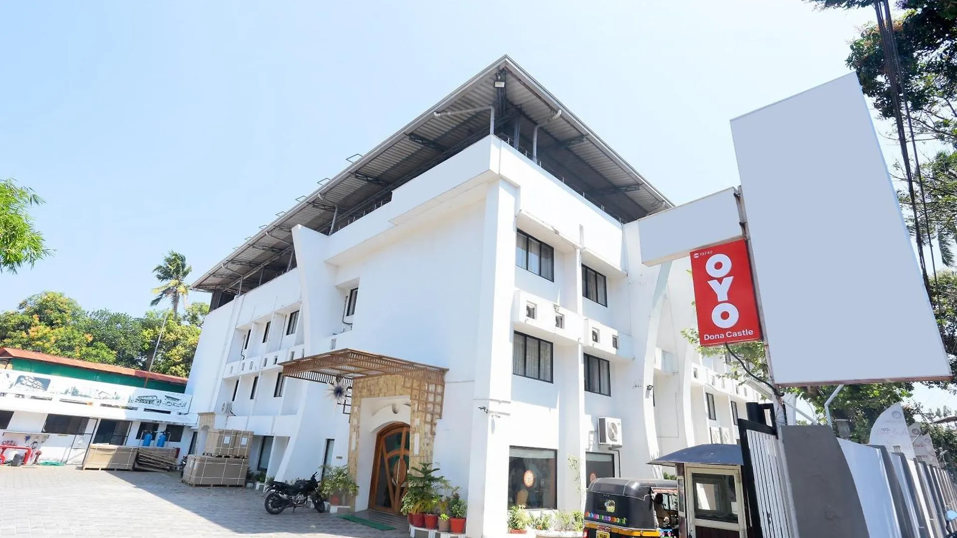 ***  Super Townhouse Dona Castle Hotel Kollam India