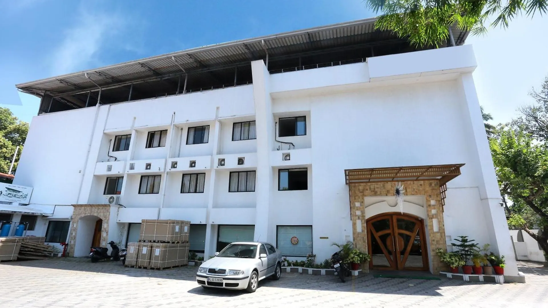 Super Townhouse Dona Castle Hotel Kollam
