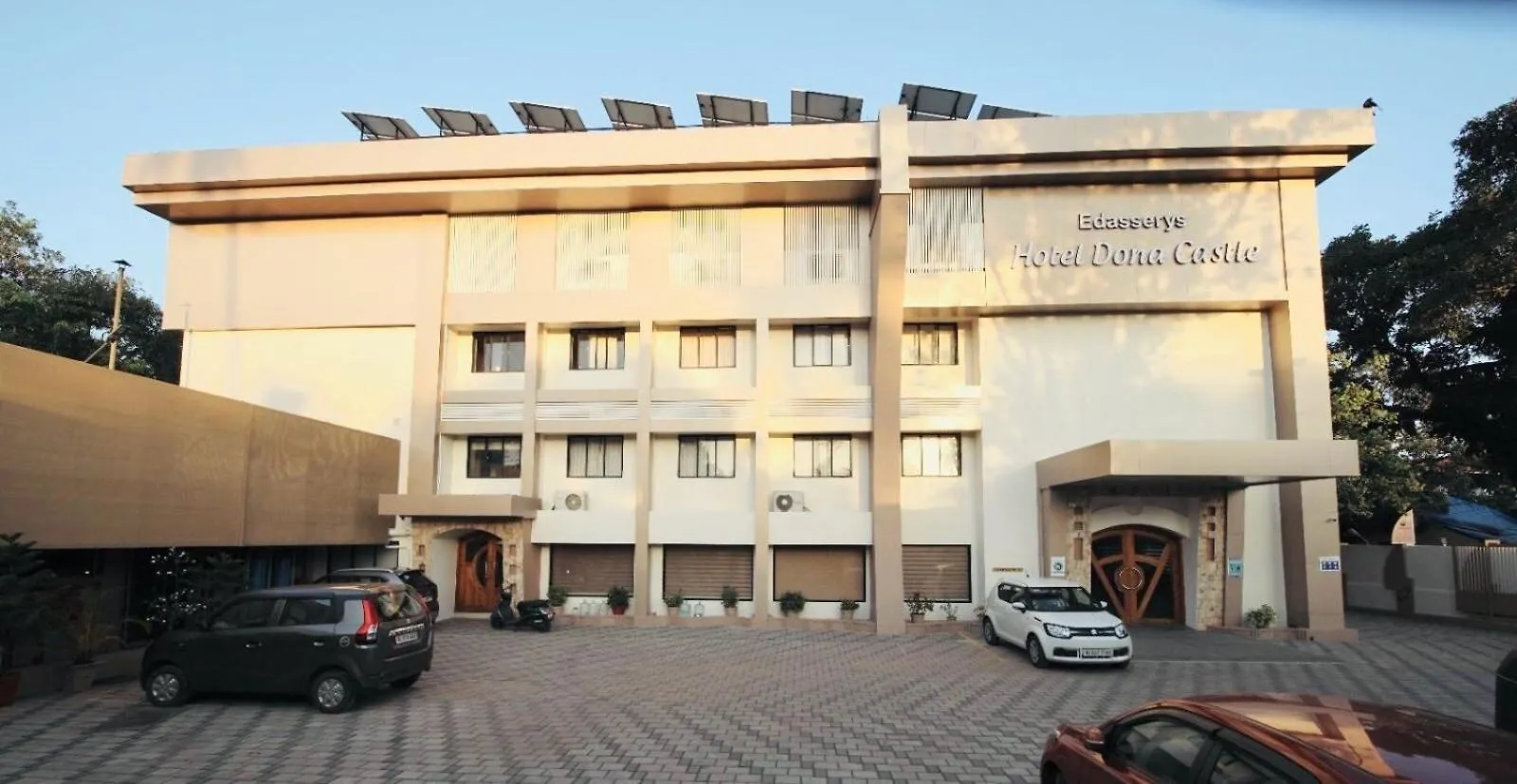 Super Townhouse Dona Castle Hotel Kollam