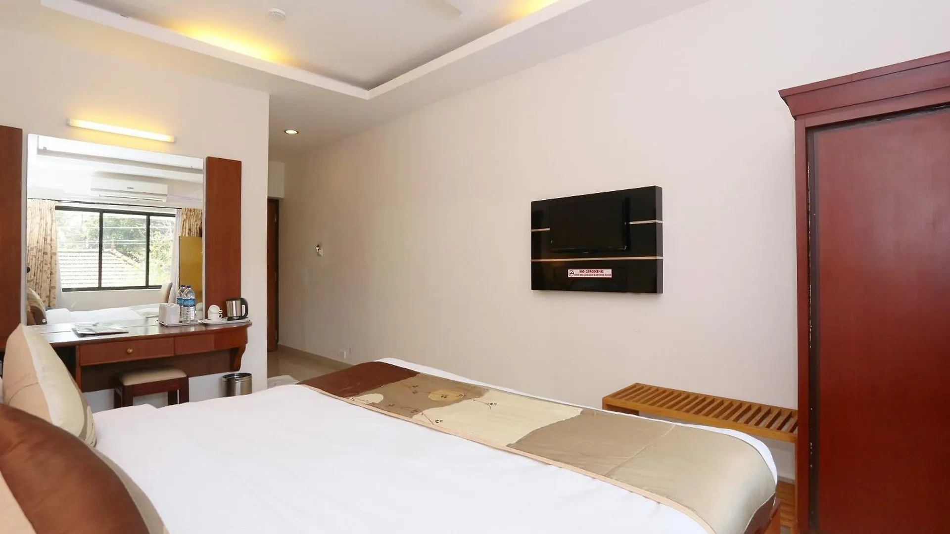Super Townhouse Dona Castle Hotel Kollam