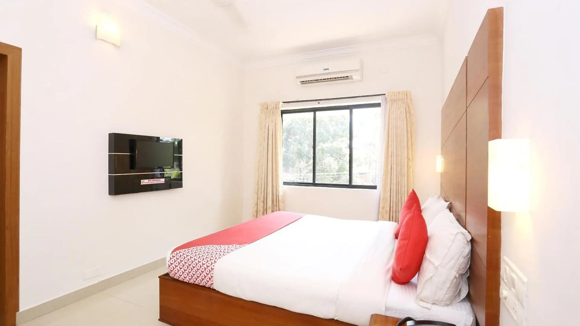 Super Townhouse Dona Castle Hotel Kollam
