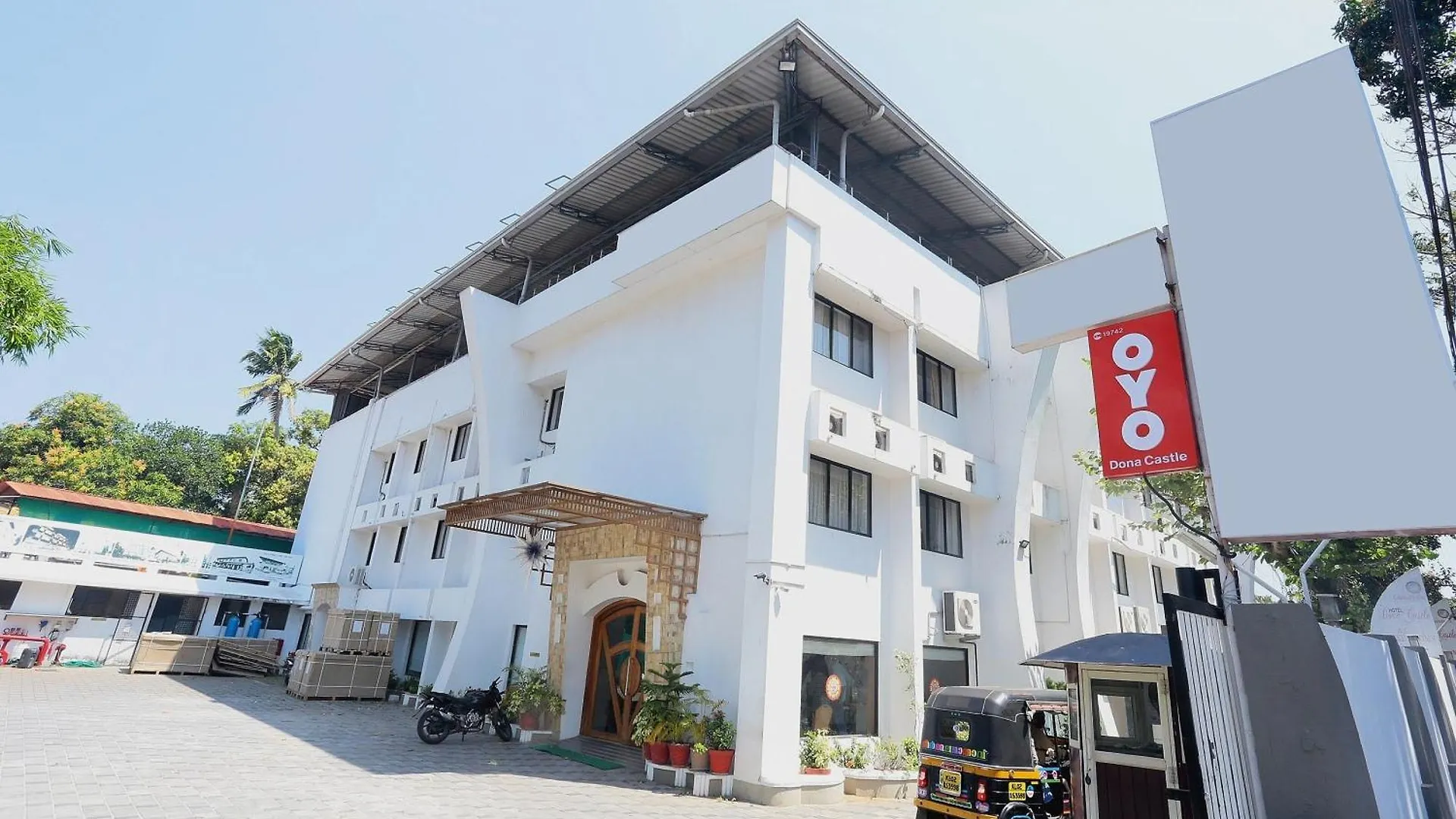 Super Townhouse Dona Castle Hotel Kollam