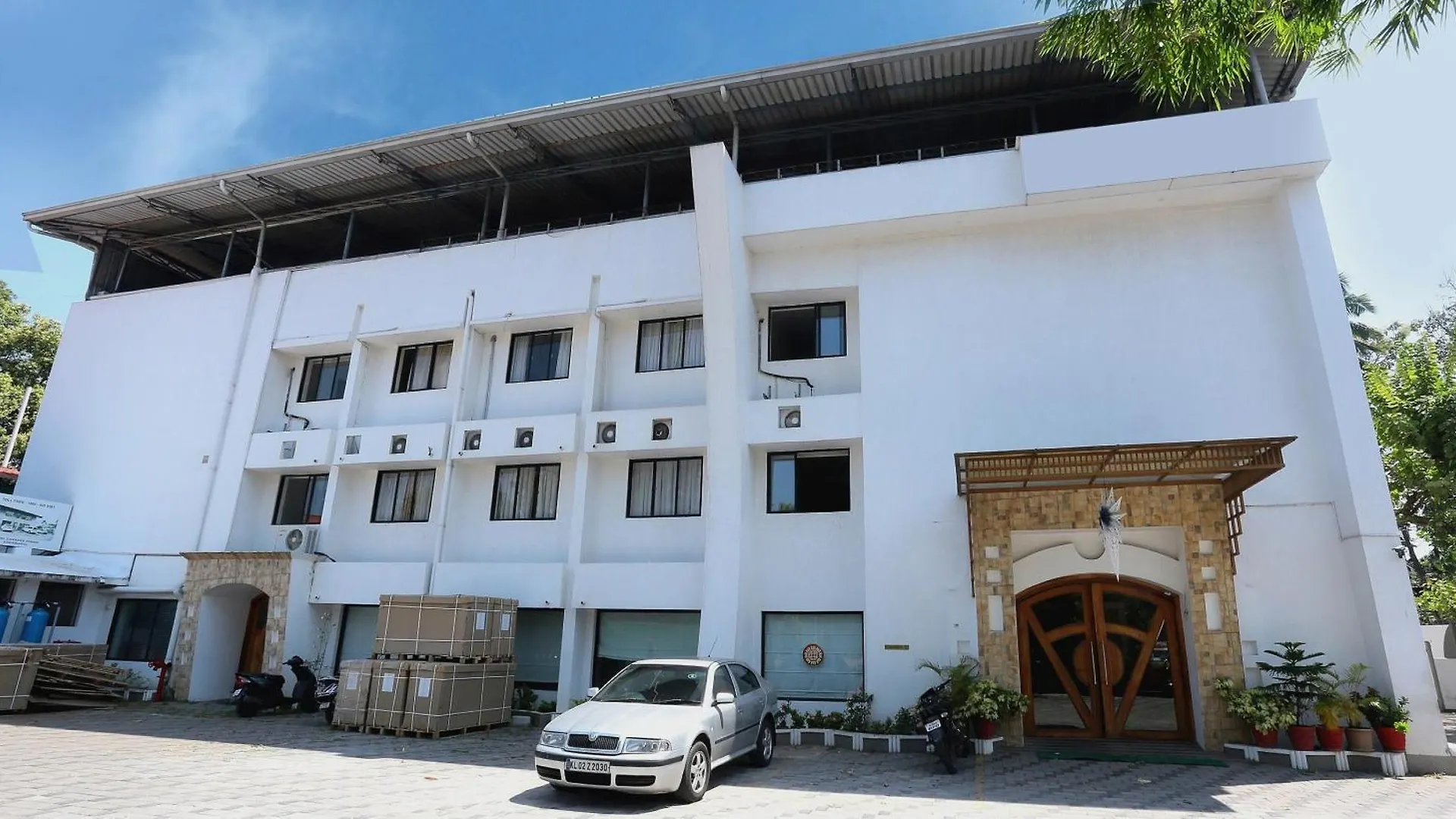 Super Townhouse Dona Castle Hotel Kollam