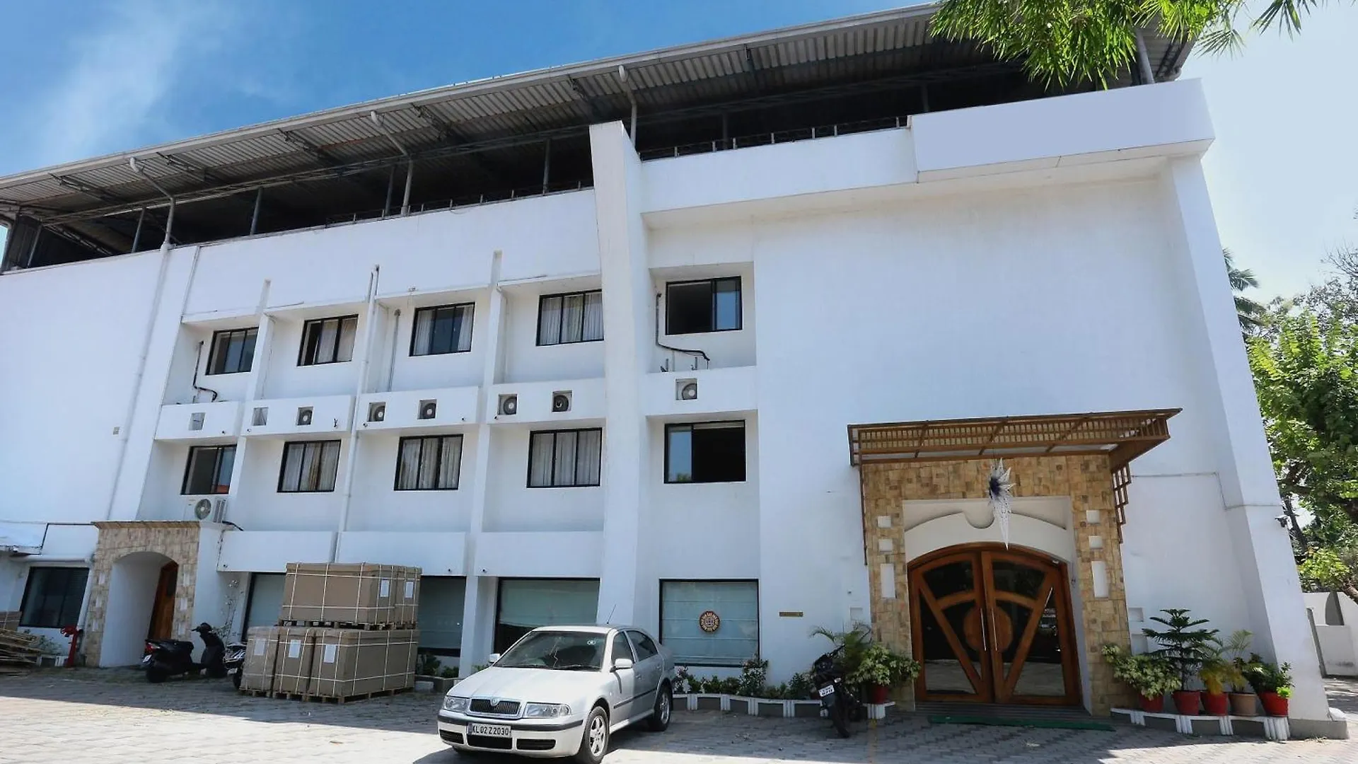 Super Townhouse Dona Castle Hotel Kollam