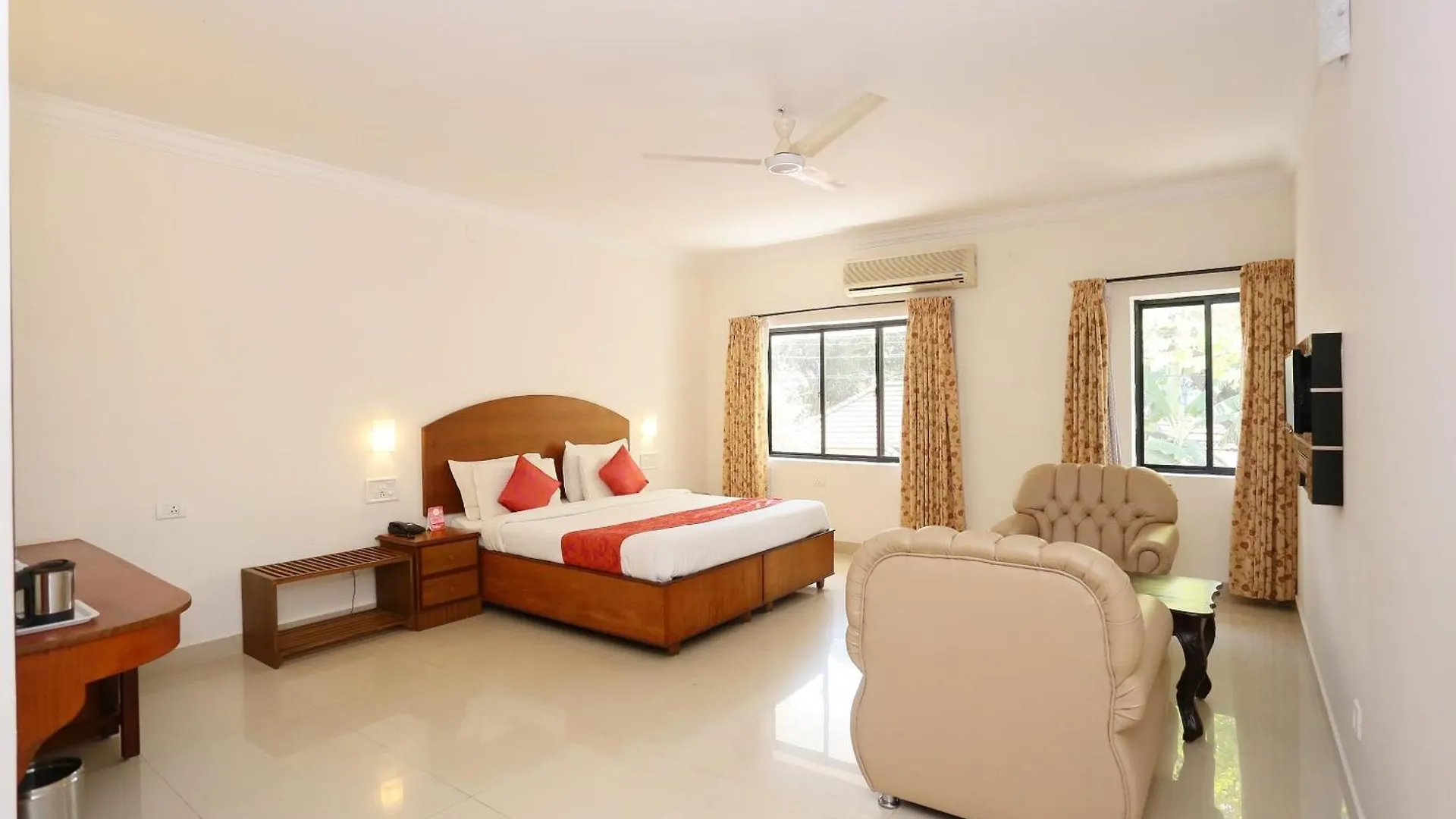 Super Townhouse Dona Castle Hotel Kollam
