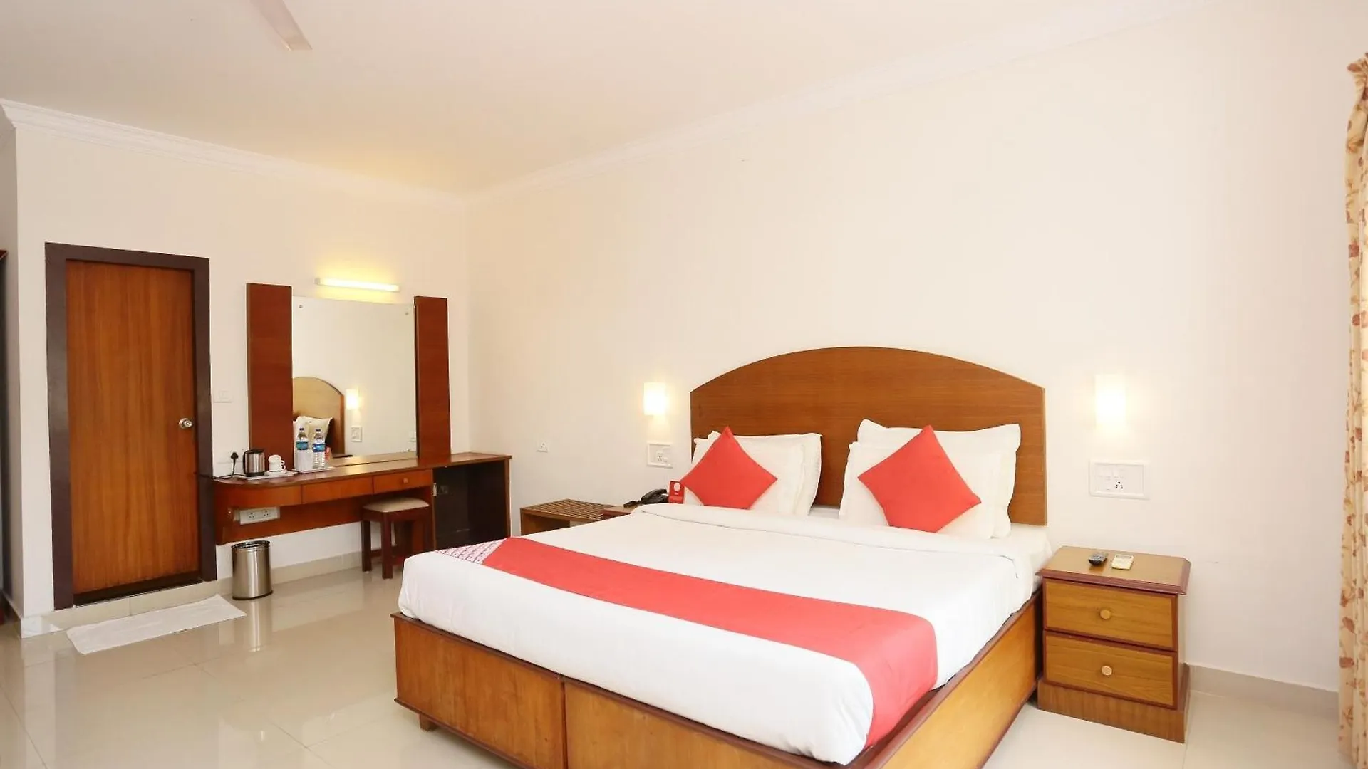 Super Townhouse Dona Castle Hotel Kollam India